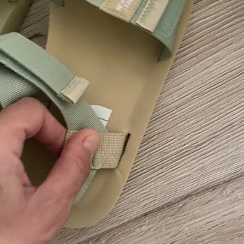 Kısa Sürede Yırtılan Sandalet Ve Yetersiz Müşteri Hizmeti