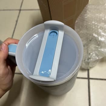 Stanley Termosun Üzerindeki Yapışkan Madde Ve Boya Dökülmesi Sorunu