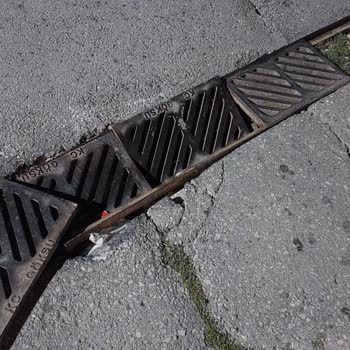 Göksu AVM Otoparkında Su Gideri Sorunu Nedeniyle Lastiğim Zarar Gördü