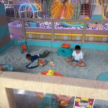 Çocuklar İçin Tehlikeli Oyun Alanı Ve İlgisiz Personel