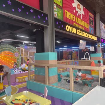 Çocuklar İçin Tehlikeli Oyun Alanı Ve İlgisiz Personel