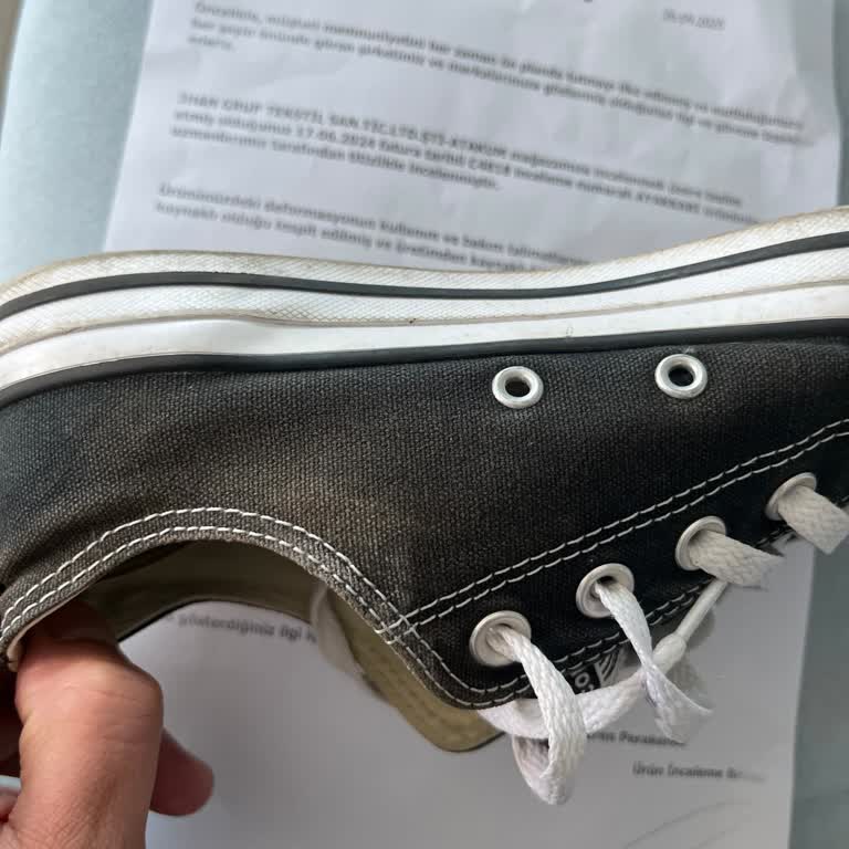 Converse Ayakkabıda Deformasyon Ve Renk Solması Sonrası Olumsuz İnceleme Sonucu