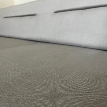Leke Tutmaz Denilen Koltuk Ve Masa Kısa Sürede Leke Ve Tiftik Yaptı, Çözüm Sunulmadı