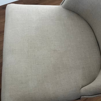 Leke Tutmaz Denilen Koltuk Ve Masa Kısa Sürede Leke Ve Tiftik Yaptı, Çözüm Sunulmadı