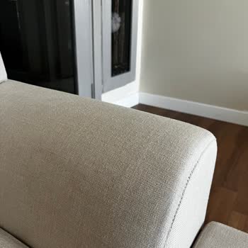 Leke Tutmaz Denilen Koltuk Ve Masa Kısa Sürede Leke Ve Tiftik Yaptı, Çözüm Sunulmadı