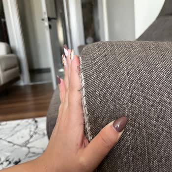 Leke Tutmaz Denilen Koltuk Ve Masa Kısa Sürede Leke Ve Tiftik Yaptı, Çözüm Sunulmadı