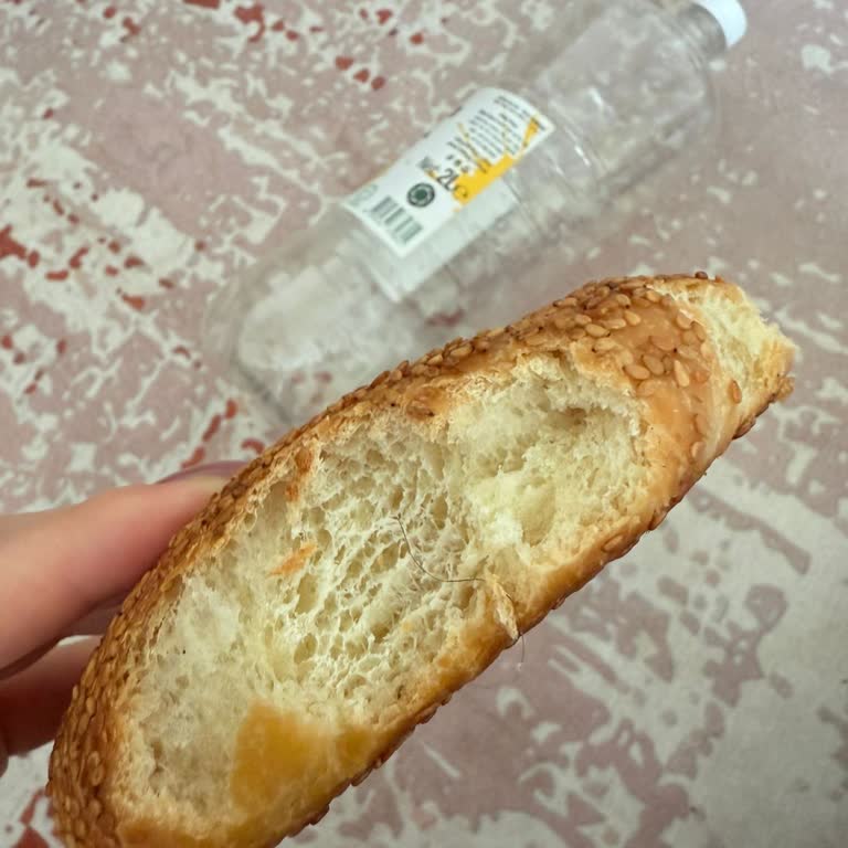 Çağdaş Market’ten Aldığım Simitte Hijyen Sorunu: İçinden Kıl Çıktı