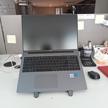 Huawei D16 Laptopumun Vidaları Sürekli Düşüyor, Destek Alamıyorum