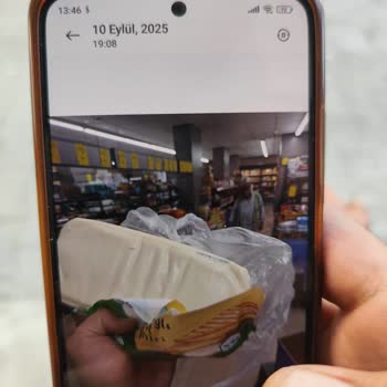 Küflü Kaşar Ve Kaba Müdür: BİM’den Ne Ürün Ne Hizmet!