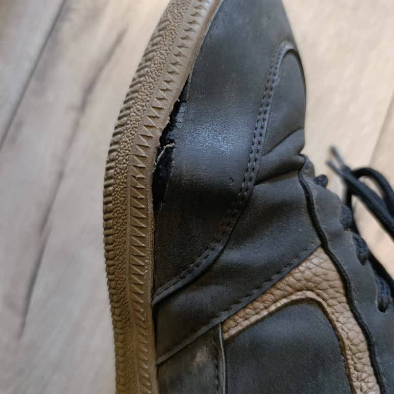 LCW Kısa Sürede Yırtılan Spor Ayakkabı Ve Hayal Kırıklığı Yaşatan Deneyim