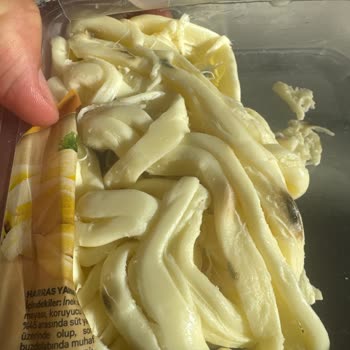 Yeni Aldığım Peynirin Ambalajı Açılınca Küflü Ve Siyah Tabakayla Kaplı Çıktı