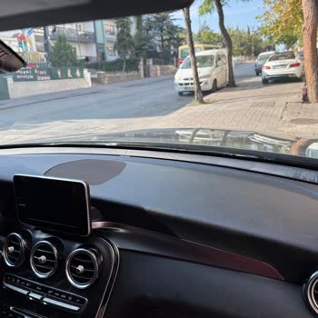 Mercedes GLC 250'de Torpido Parçasının Güneşten Solması Hayal Kırıklığı