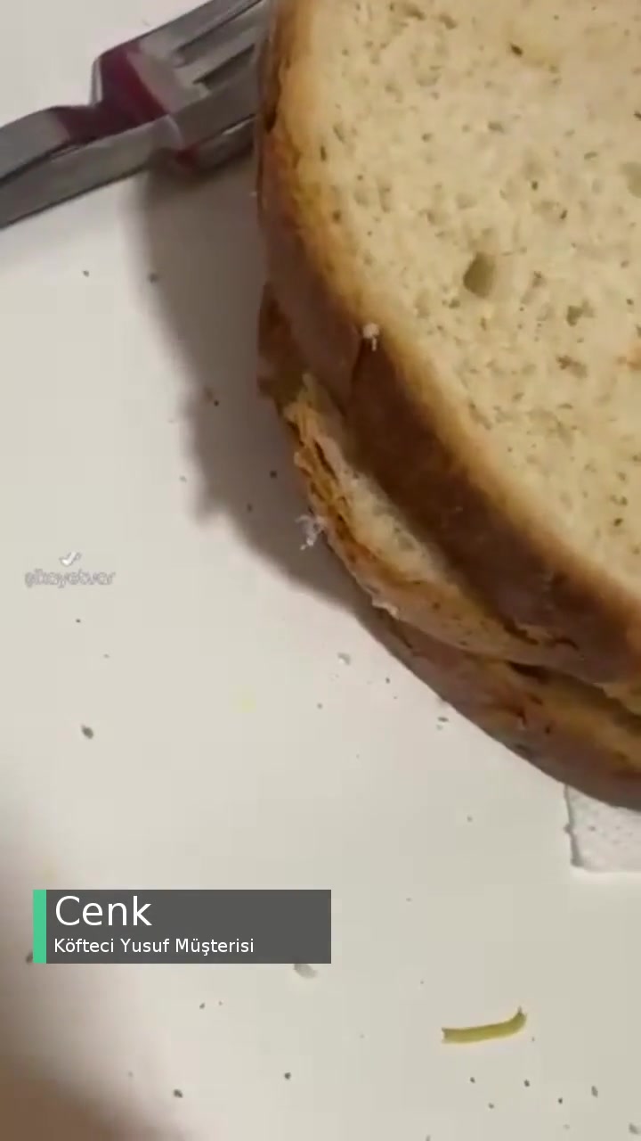 Köfteci Yusuf'tan Gelen Küflü Ekmekler videonun kapak resmi