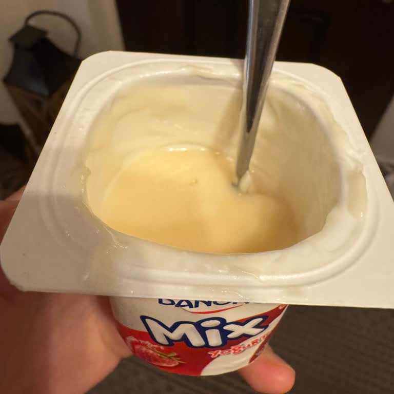 Son Kullanma Tarihi Geçmemiş Danone Mix Yoğurtta Renk Değişikliği Ve İade Talebi