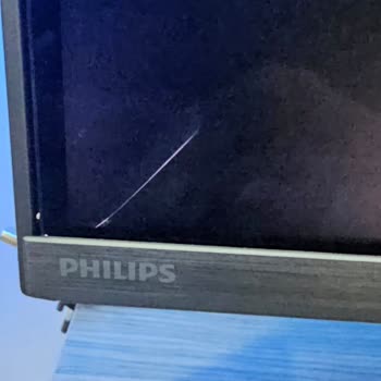 Teşhir Ürünü Diye Aldığım Televizyonda Kırık Çıktı Değişim Yapılmıyor
