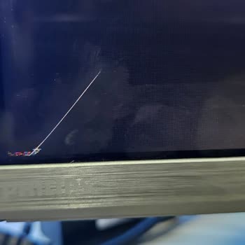 Teşhir Ürünü Diye Aldığım Televizyonda Kırık Çıktı Değişim Yapılmıyor