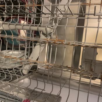 Arçelik Bulaşık Makinesinde Paslanma Ve Sağlık Riski Nedeniyle Rafların Değişimini Talep Ediyorum!