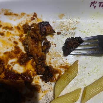 Trabzon Forum Tavuk Dünyası'nda Kötü Hizmet Ve Yanmış Tavuk Deneyimi