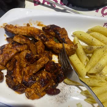 Trabzon Forum Tavuk Dünyası'nda Kötü Hizmet Ve Yanmış Tavuk Deneyimi