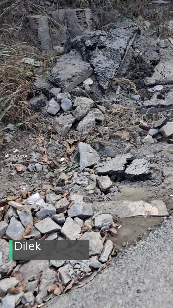 İstanbul Büyükşehir Belediyesi Ayazağa'da Yol Çalışması Sonrası Çöp videonun kapak resmi
