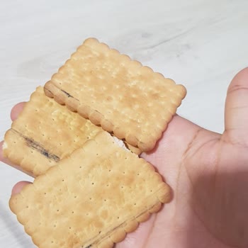 Aldığım Ülker Petit Beurre Bisküvilerde Siyah Çizgiler Ve Tat Değişikliği