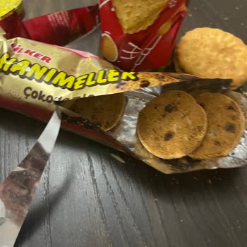 Aldığım Bisküvinin İçinden Kurt Çıktı Bayat Tadı Vardı