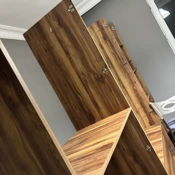 Kurulum Eksikleri Ve Kirli Ürün Nedeniyle Yatak Odasını Kullanamıyoruz