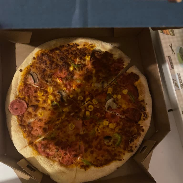 Bozuk Ve Kötü Kokulu Pizza, Sağlık Riski Ve Ücret İadesi Talebi