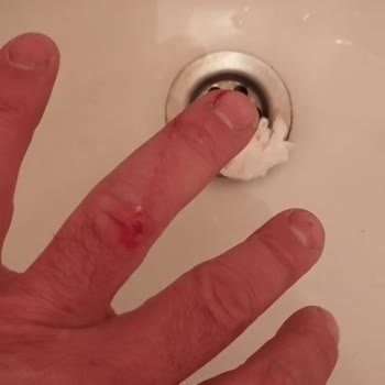 Tarım Kredi Kooperatif Market Düşmeye Sebep Olan Tente Ve İlgisiz Mağaza Çalışanları!