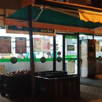 Tarım Kredi Kooperatif Market Düşmeye Sebep Olan Tente Ve İlgisiz Mağaza Çalışanları!