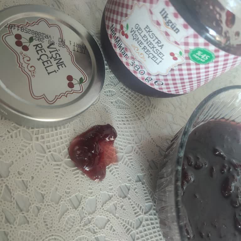 BİM Vişne Reçelinden Kıl Çıktı, Muhatap Bulamıyorum!