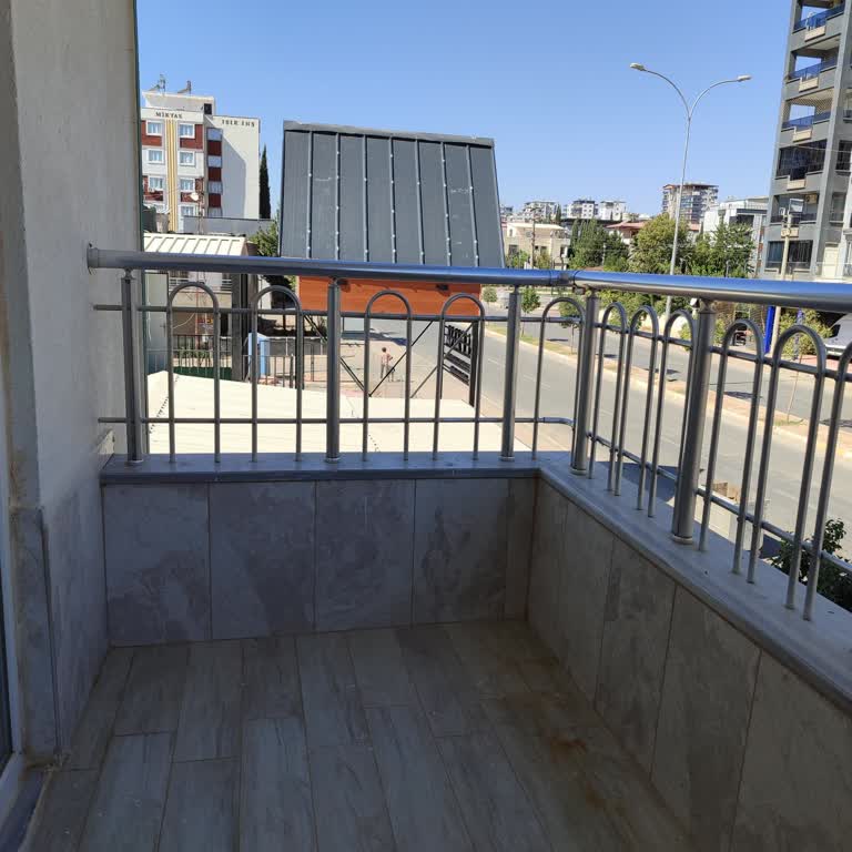 Belediye Başkanının Evinin Olduğu Caddede İzinsiz Reklam Yapısına Neden Müdahale Edilmiyor