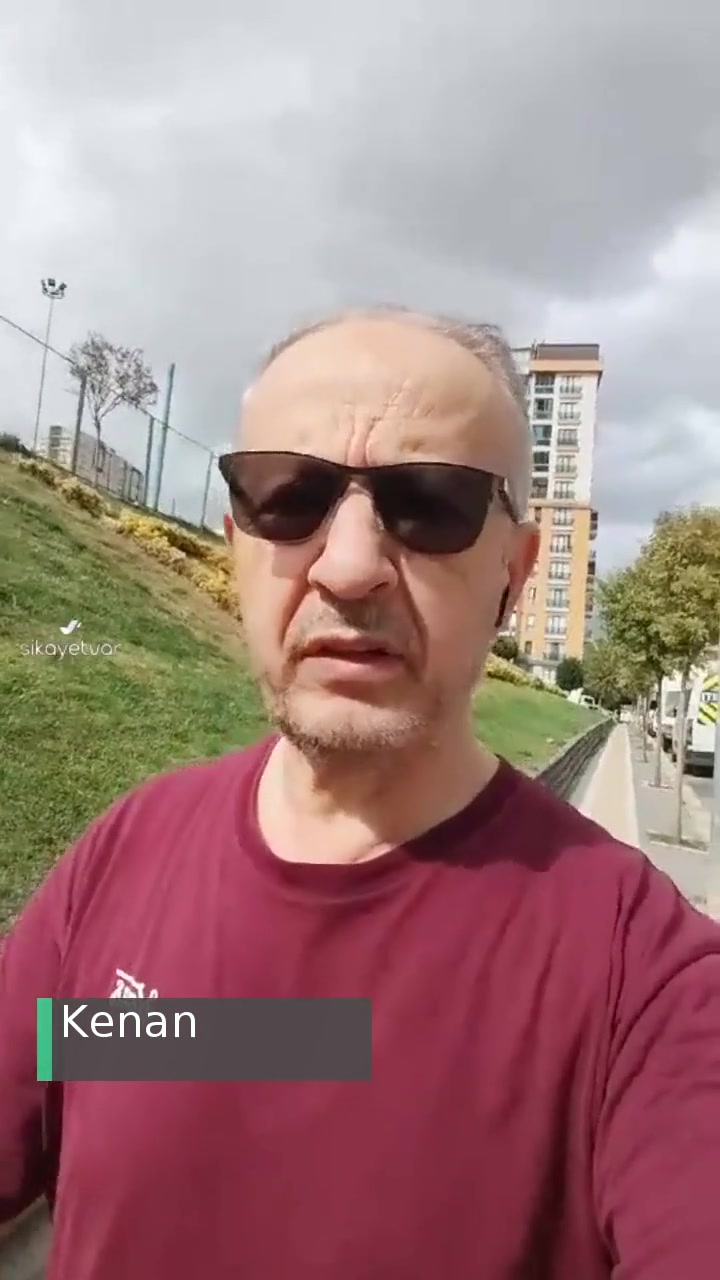 Mahallemizde Araçlarla Gezen İnsanların Çok Yüksek Müzik Dinlemesi videonun kapak resmi