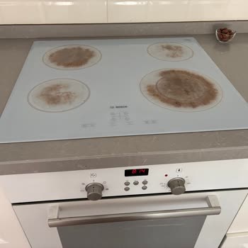 Bosch Ocakta İlk Günden Beri Çıkmayan Lekeler Ve Yetersiz Servis Desteği