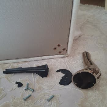 Dayanıksız Koltuk Ayakları Nedeniyle Tekrarlayan Mağduriyet Ve Yetersiz Garanti Desteği