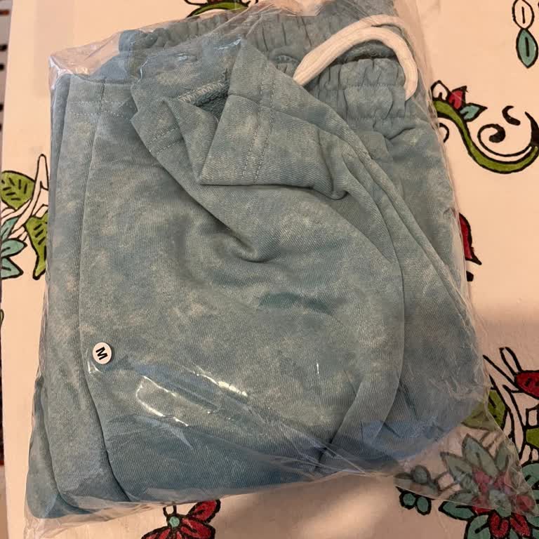 Yanlış Renk Eşofman Gönderildi, Müşteri Hizmetleri Dönüş Yapmıyor