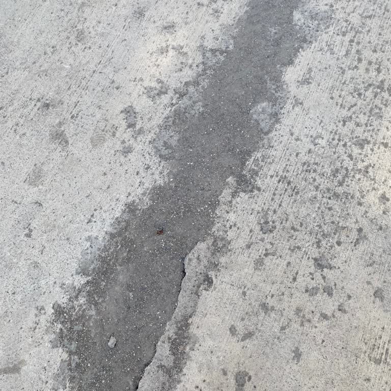 Kazı Sonrası Bina Girişine Beton Dökülmedi, Sürekli Toz Ve Mağduriyet Yaşıyoruz