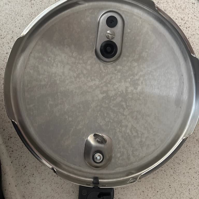 İlk Kullanımda Lekelenen Düdüklü Tencere İçin Ürün Değişimi Talebim