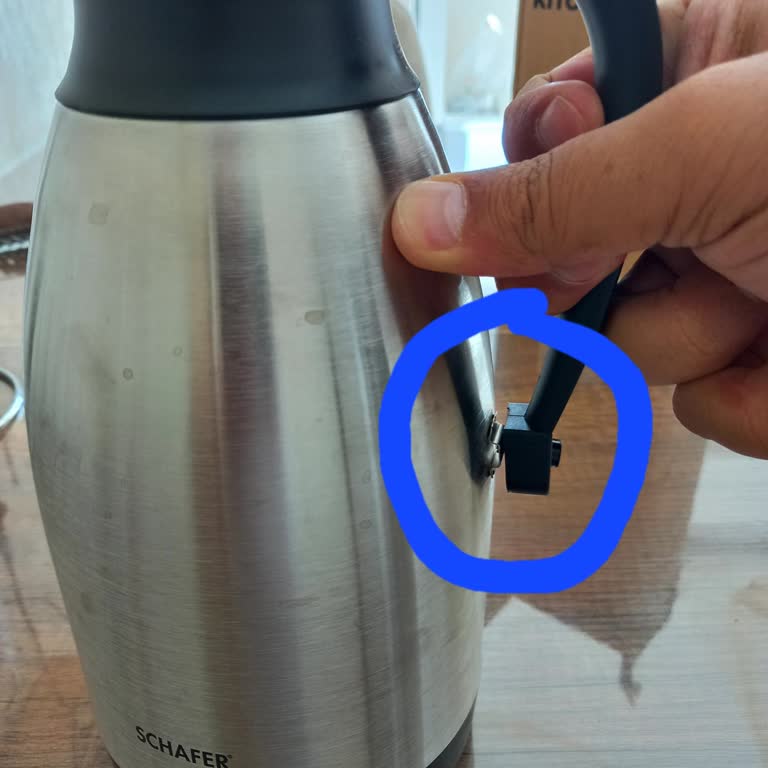 Schafer Sıfır Termosun Tutma Kolunda Üretim Hatası Var Firma İlgilenmiyor