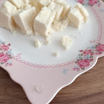 Peynirin İçinden Cam Parçası Çıktı: Çocuğumun Sağlığı Tehlikedeydi