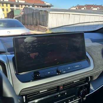 Sıfır Araçta 10 Günde Multimedya Ekranında Soyulma Ve Lekelenme Sorunu