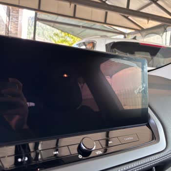 Sıfır Araçta 10 Günde Multimedya Ekranında Soyulma Ve Lekelenme Sorunu