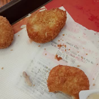 Burger King'de Nuğget İçinden Çıkan Kemik Ve İlgisiz Şube Müdürü