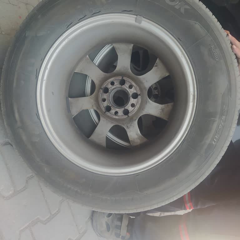 Hankook 235/65/R17 Tires Cracked After 20,000 km and Warranty Claim Partially Denied