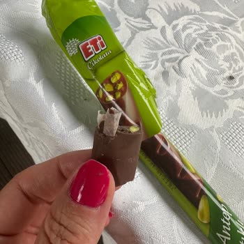 Eti Antep Fıstıklı Çikolatada Yabancı Cisim Şoku: Boğulma Tehlikesi Yaşadık