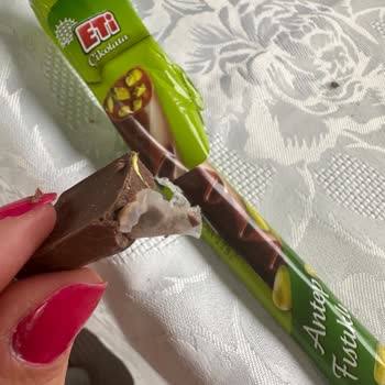 Eti Antep Fıstıklı Çikolatada Yabancı Cisim Şoku: Boğulma Tehlikesi Yaşadık