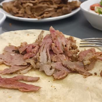 Köfteci Yusuf'ta Uzayan Bekleme Süresi Ve Çiğ Döner Mağduriyeti