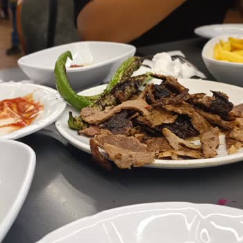 Köfteci Yusuf'ta Uzayan Bekleme Süresi Ve Çiğ Döner Mağduriyeti
