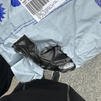 Açılmış Ve Bantlanmış İç Giyim Paketiyle Karşılaştım