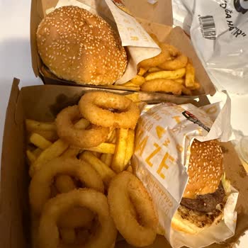 Burger Yiyelim Bozuk Ve Sağlıksız Ürünler Nedeniyle Ciddi Gıda Güvenliği İhlali!